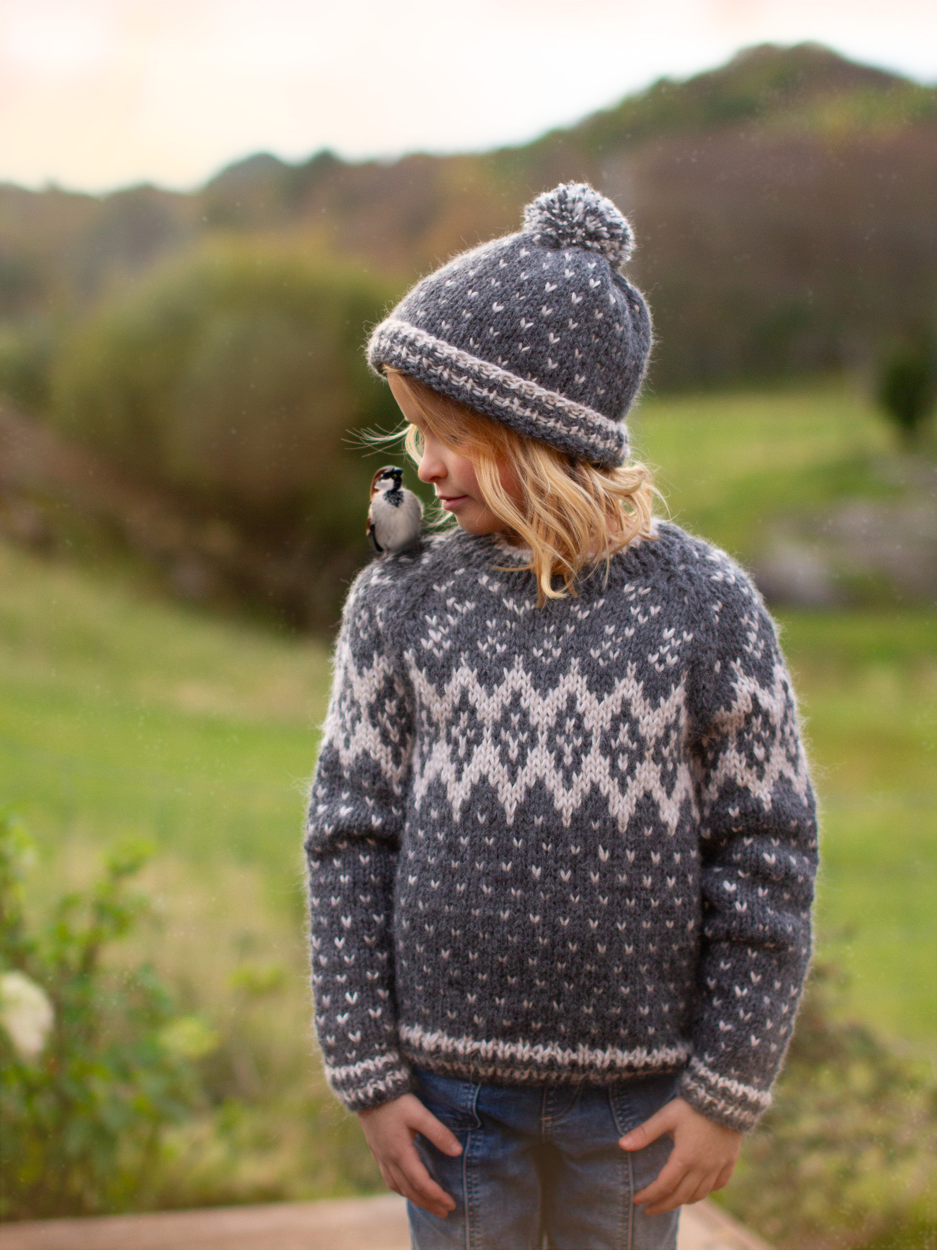 VIKSEMARKA genser & lue grå