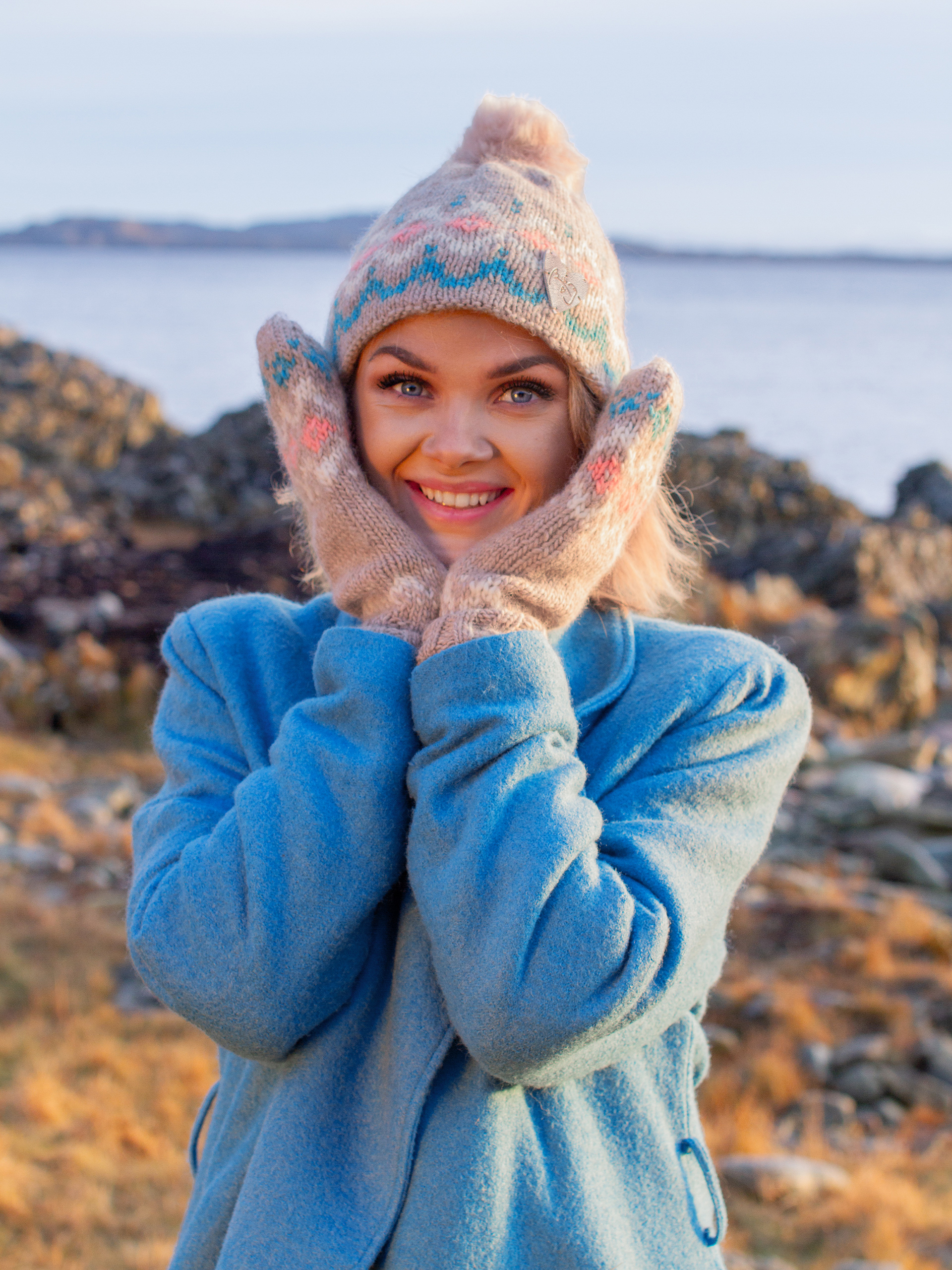 422K-06d VINUR lue og votter