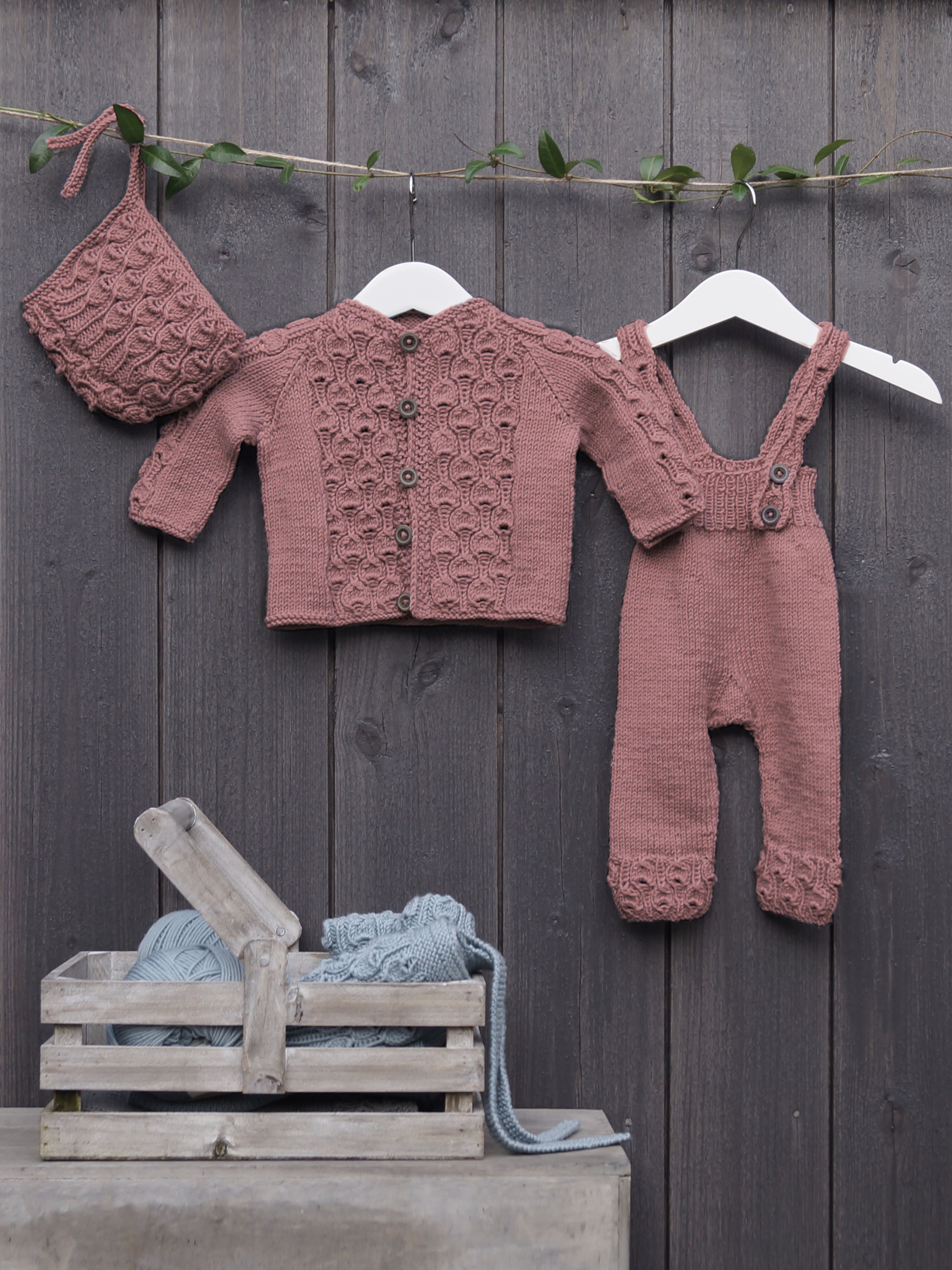 Vugge buksesett brunrosa