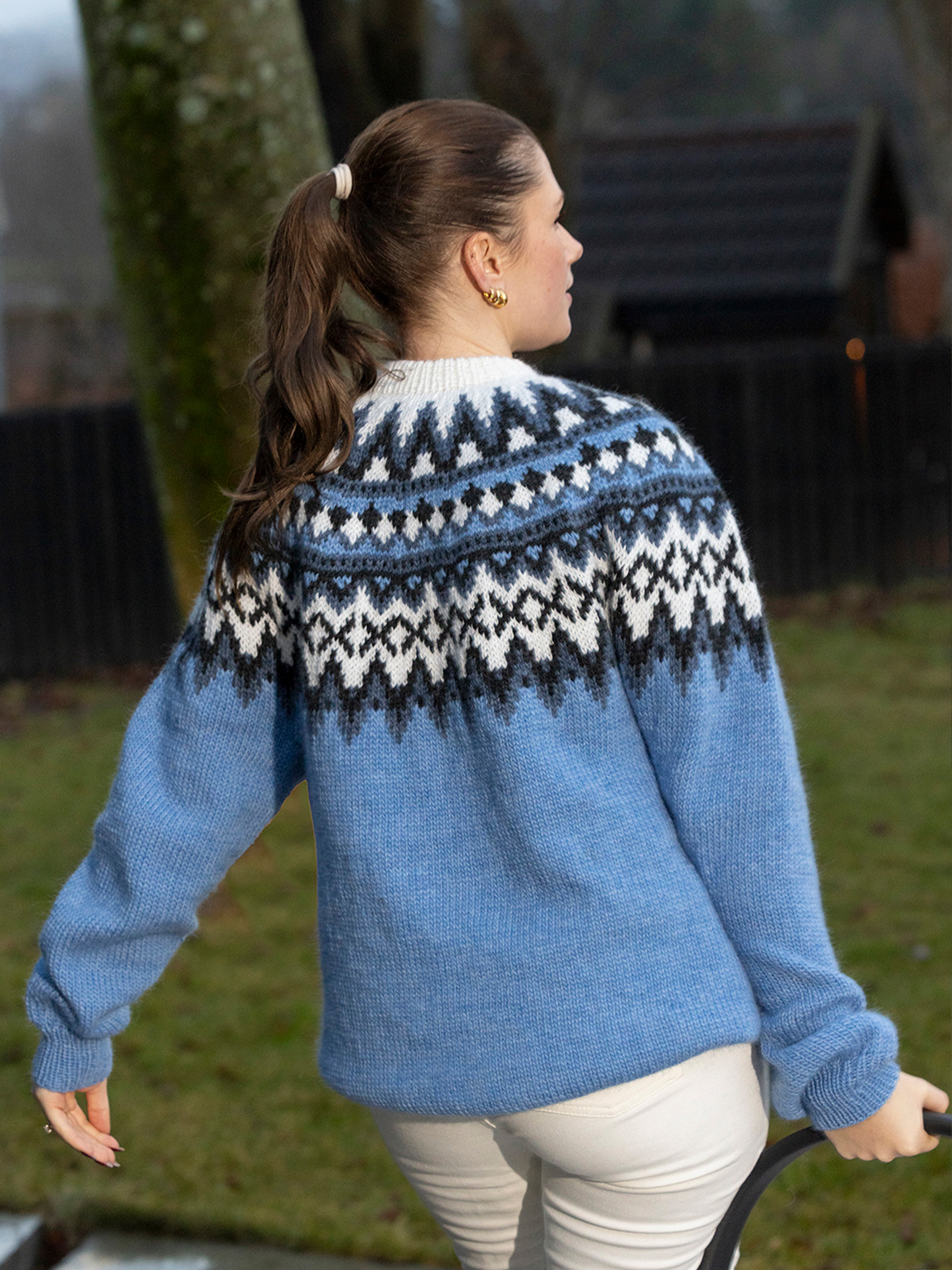 2502-4 Blåtopp genser