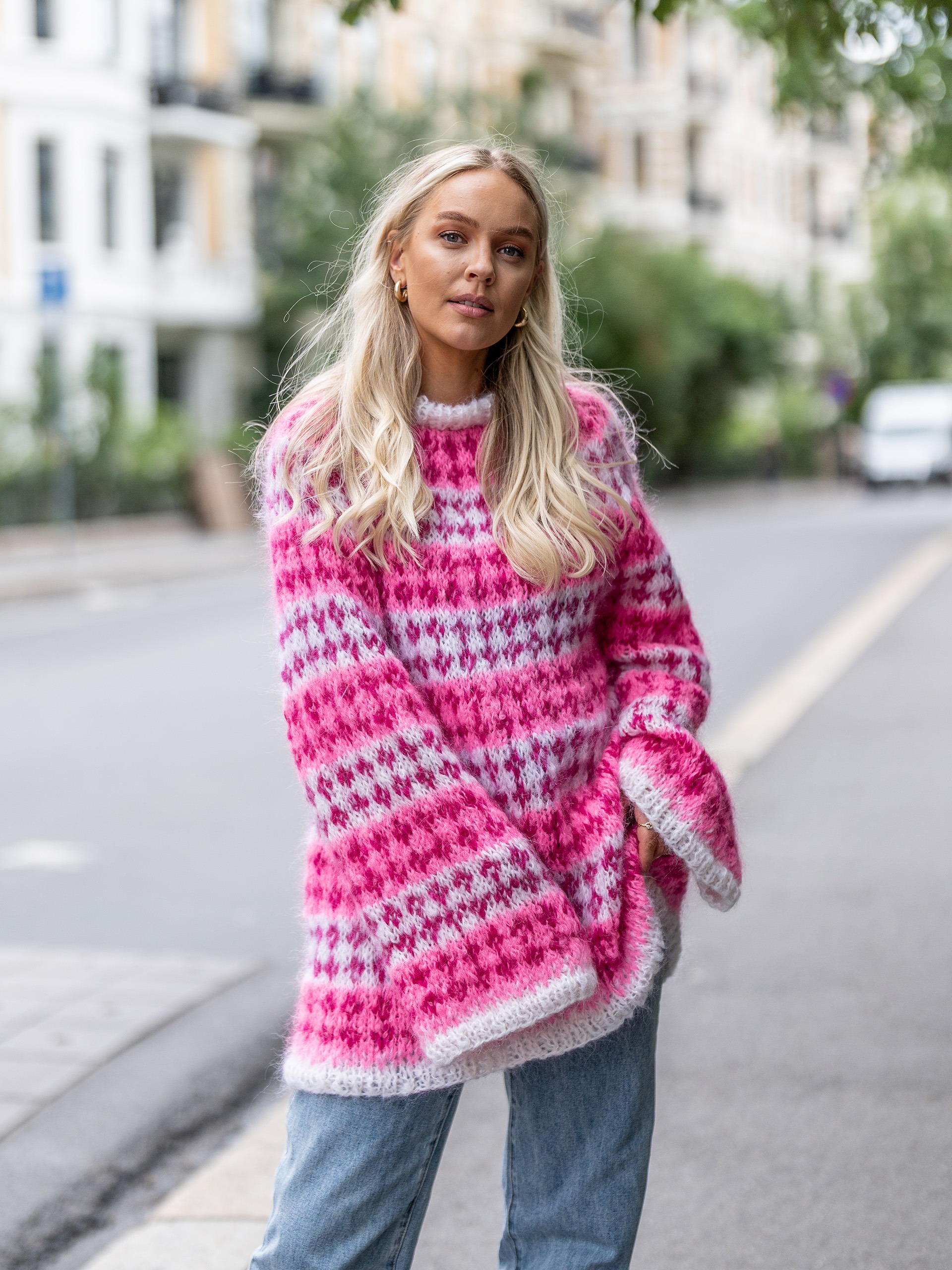 523V-01w Blome genser vol.1 neonrosa