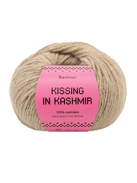 Bæstmor Kissing in Kashmir
