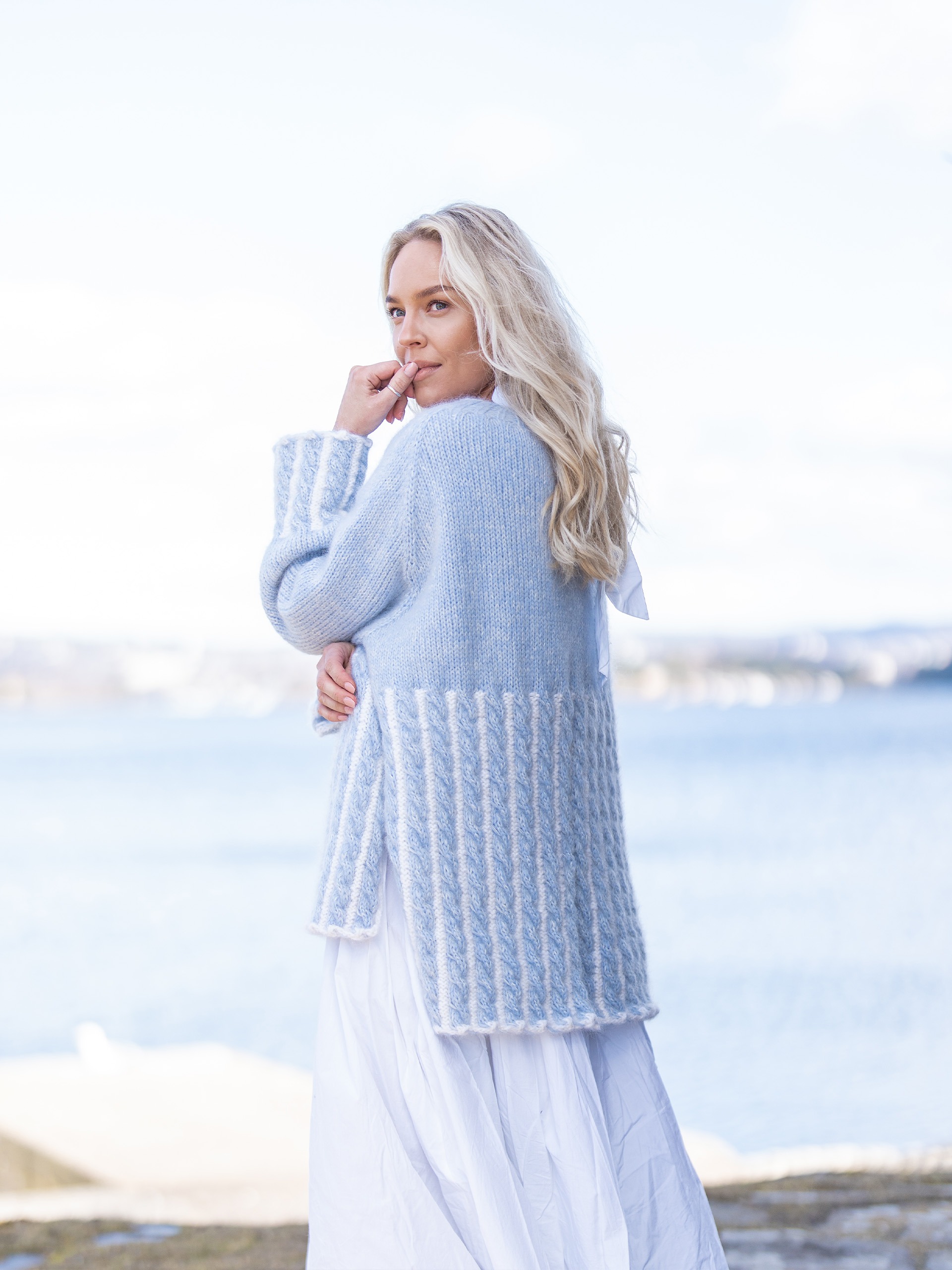 621V-06a Roselle genser