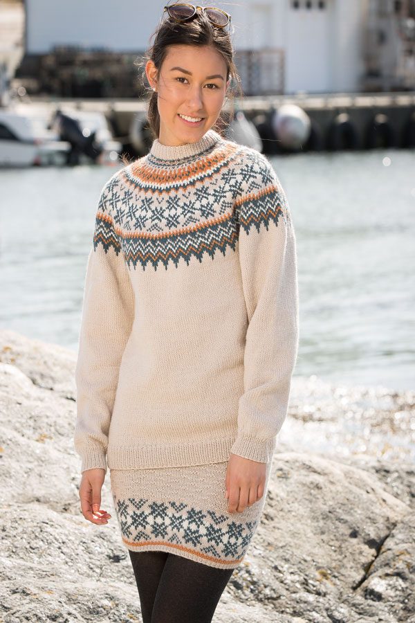 1709-4 Fryd genser hvit